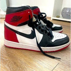 Jordan 1 high, women’s 8.5, white + red + black color way